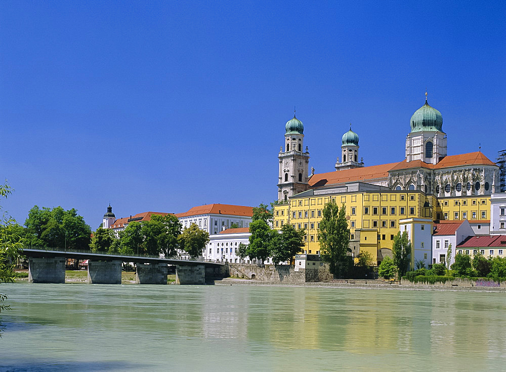 The Dom on the River Inn, Passau, Bavaria, Germany, Europe