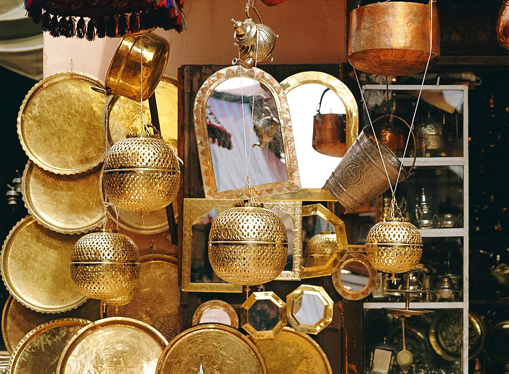 Brassware and lanterns for sale in the souk in the medina, Marrakech (Marrakesh), Morocco, North Africa, Africa