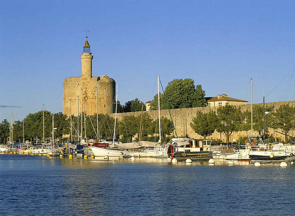 Tour de Constance (Constance's tower) and city wall, Aigues-Mortes, Bouches-du-Rhone, France, Europe