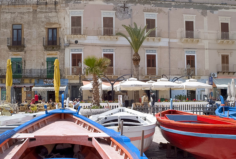 Lipari Town harbour, Lipari Island, Aeolian Islands (Eolian Islands), Italy, Mediterranean, Europe