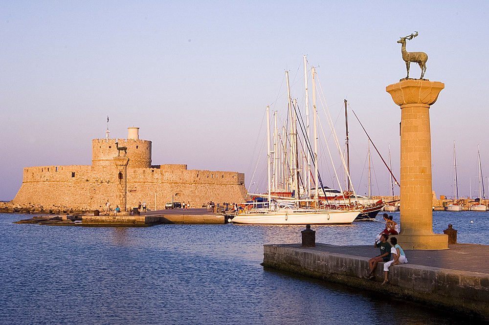 Stag and doe statues atop pillars at the entrance to Mandraki Harbour, Rhodes, Dodecanese Islands, Greek Islands, Greece, Europe