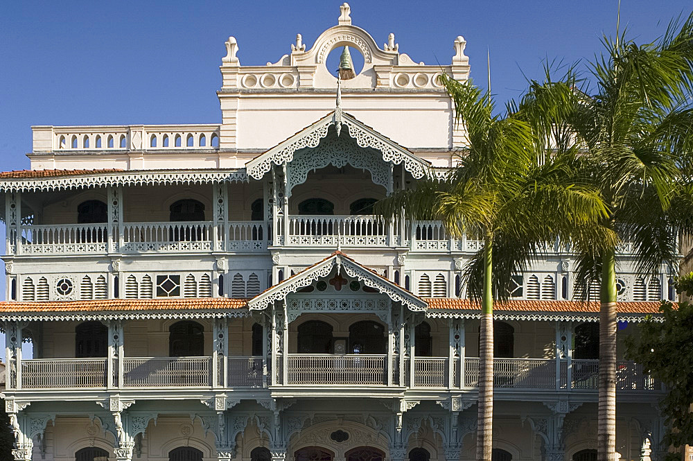 The ornate facade of the Old Dispensary building, Stone Town, UNESCO World Heritage Site, Zanzibar, Tanzania, East Africa, Africa