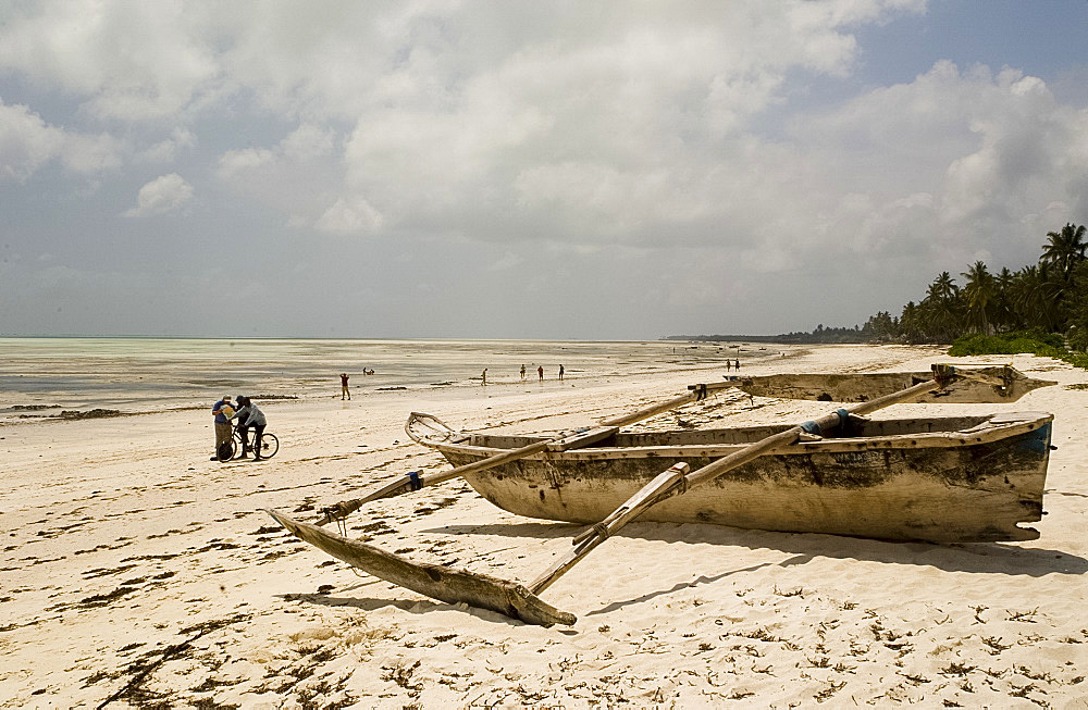 A wooden dhow on the beach at Jambiani, Zanzibar, Tanzania, East Africa, Africa