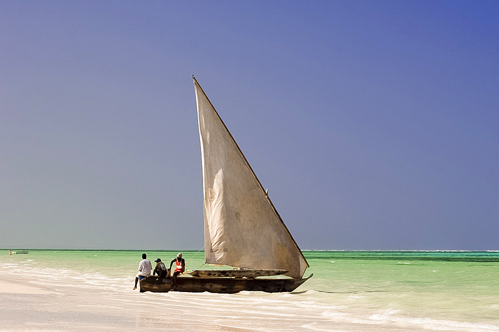 Traditional wooden sailing boat on the beach, Zanzibar, Tanzania, East Africa, Africa