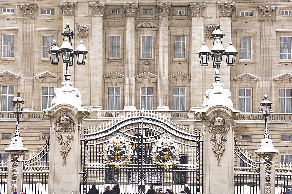 Buckingham Palace during a snow storm, London, England, United Kingdom, Europe