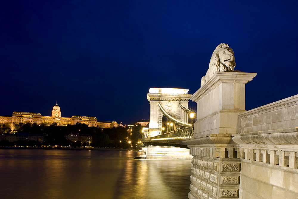 The Royal Palace and the Chain Bridge over the River Danube at dusk, Budapest, Hungary, Europe