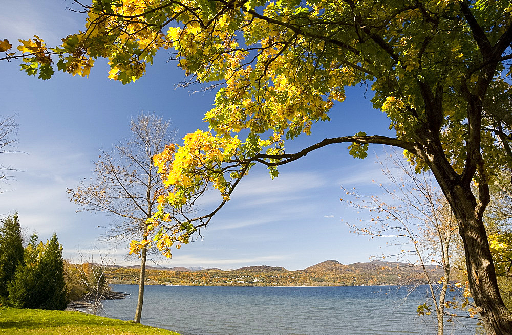 A view of Lake Champlain in autumn from Crown Point, Vermont, New England, United States of America, North America