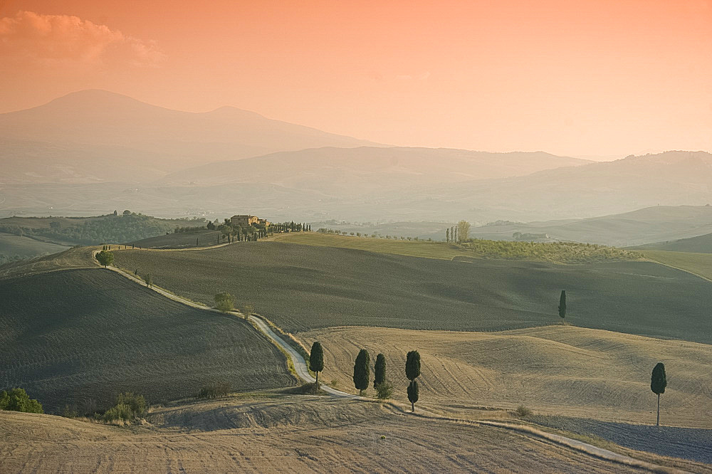 A view toward Tempielle, a hilltop farmhouse near Pienza, Val d'Orcia, UNESCO World Heritage Site, Tuscany, Italy, Europe