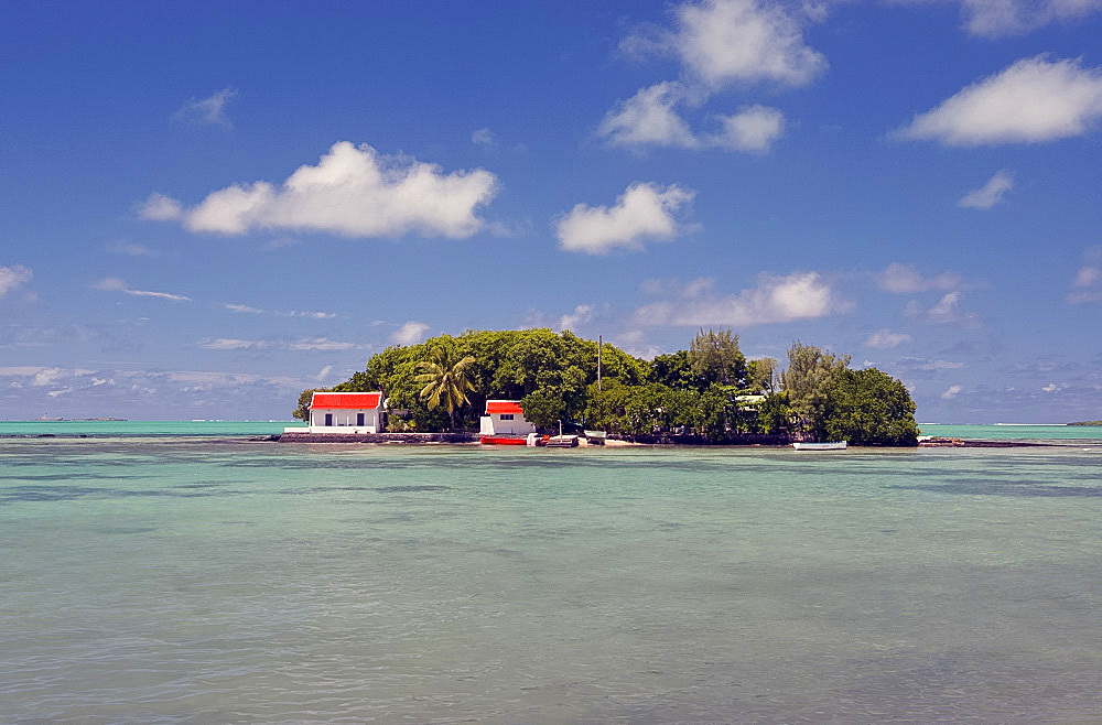 Mouchoir Island off the southeast coast of Mauritius, Indian Ocean, Africa