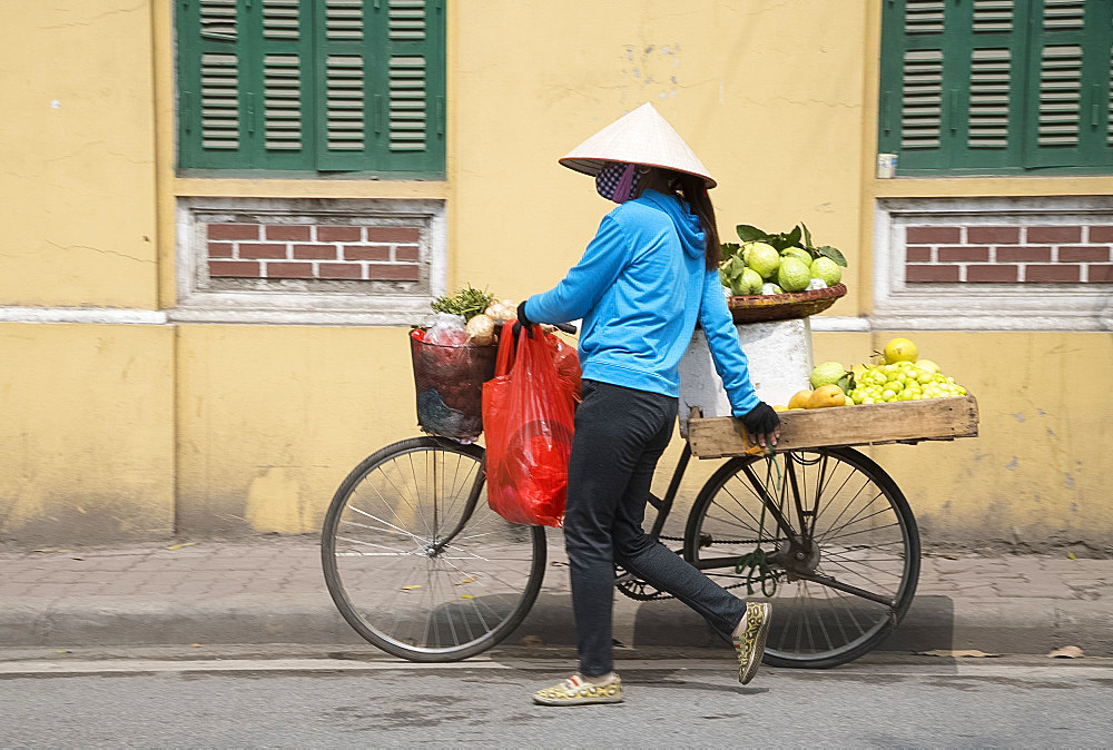 A woman selling fruit from her bicycle in Hanoi, Vietnam, Indochina, Southeast Asia, Asia