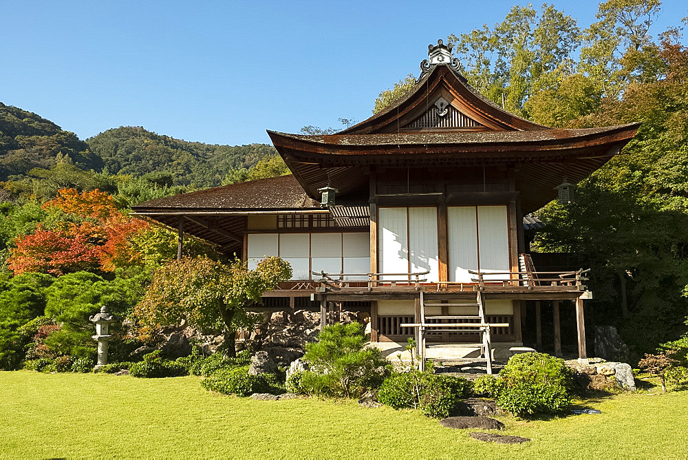 Daijokaku, the main house surrounded by autumn foliage at the Okochi Sanso Villa Garden, Kyoto, Japan, Asia