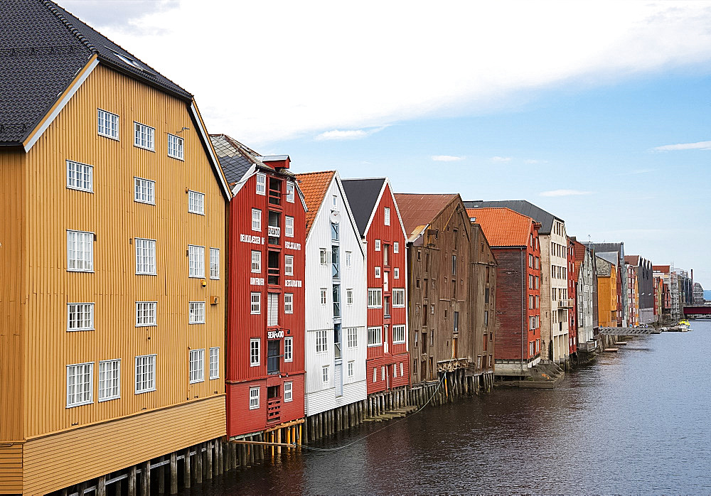 Old wooden warehouses on the Nidelva River in Trondheim, Trondelag, Norway, Scandinavia, Europe