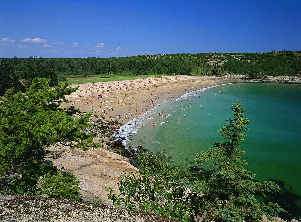 Tourists and holidaymakers on Sand Beach on Mount Desert Island, Acadia National Park, Maine, New England, United States of America, North America