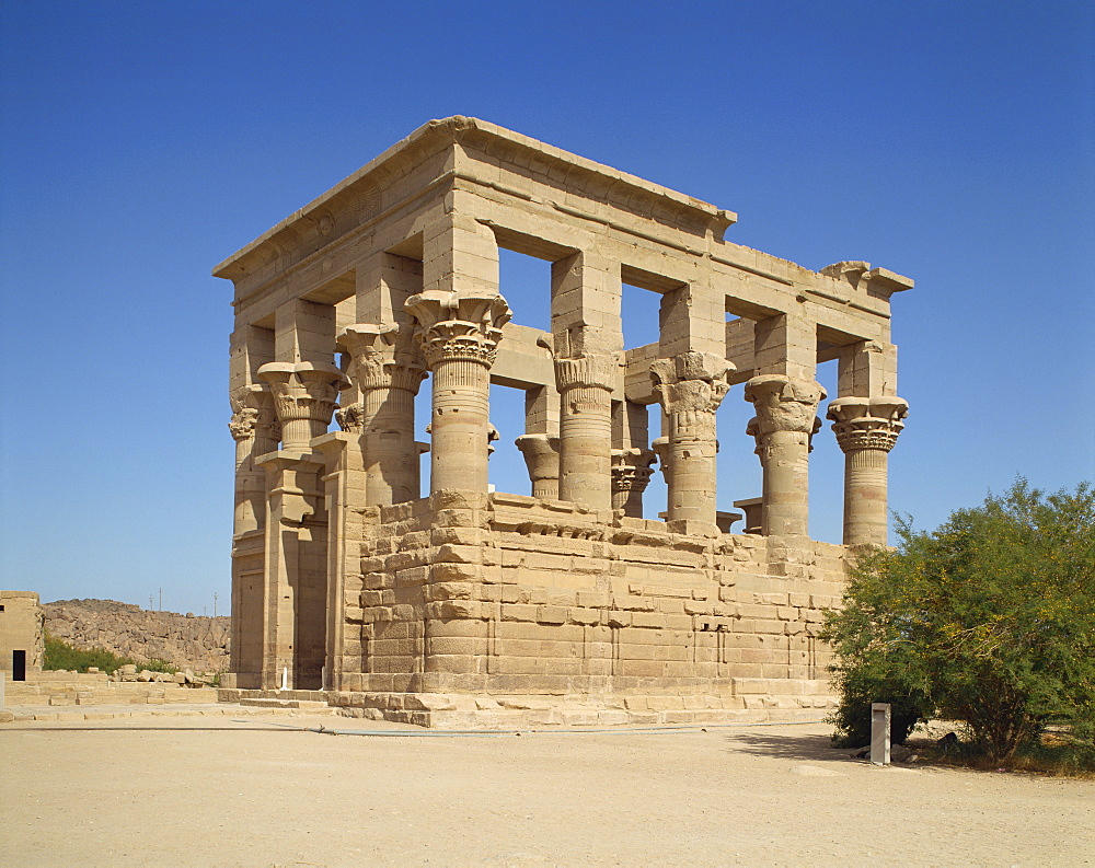 (Kiosk of Trajan), Agilkia island, Philae, UNESCO World Heritage Site, near Aswan, Nubia, Egypt, North Africa, Africa