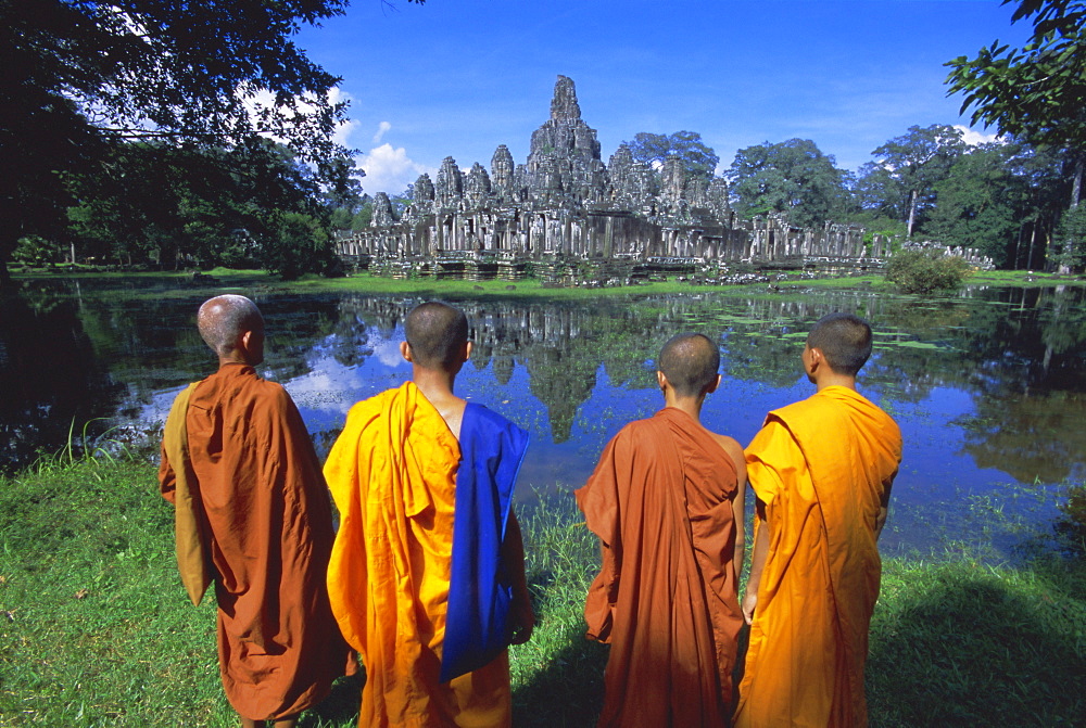 Buddhist monks standing in front of the Bayon temple, Angkor, UNESCO World Heritage Site, Siem Reap, Cambodia, Indochina, Asia