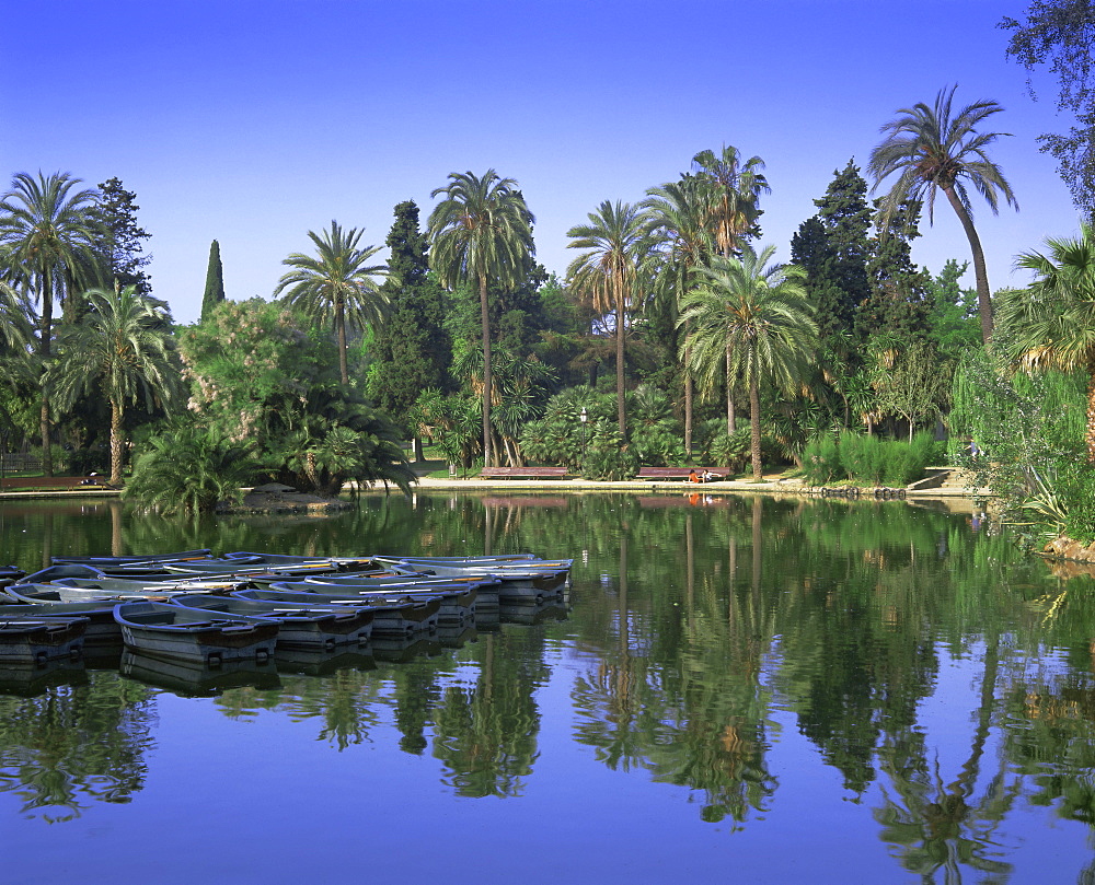 Ciutadella Park and boating lake, Barcelona, Catalunya (Catalonia) (Cataluna), Spain, Europe