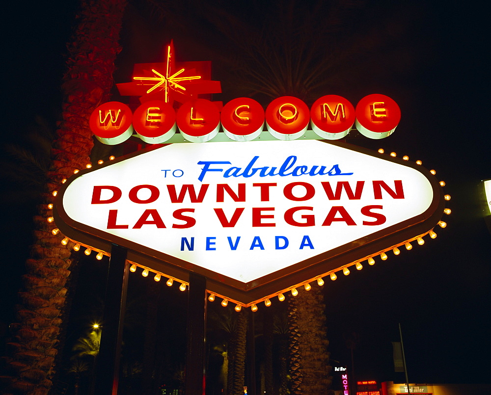 Welcome to Las Vegas sign at night, Las Vegas, Nevada, USA, North America