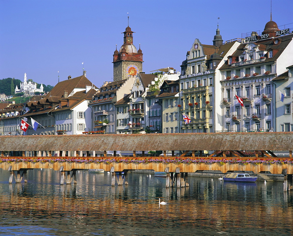 Kapellbrucke, covered wooden bridge, over the Reuss River, Lucerne (Luzern), Switzerland, Europe