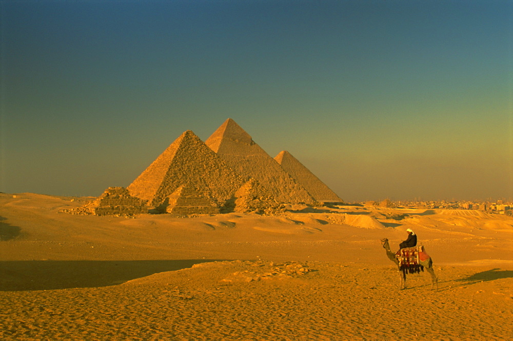 The Pyramids at Giza, UNESCO World Heritage Site, Cairo, Egypt, North Africa, Africa