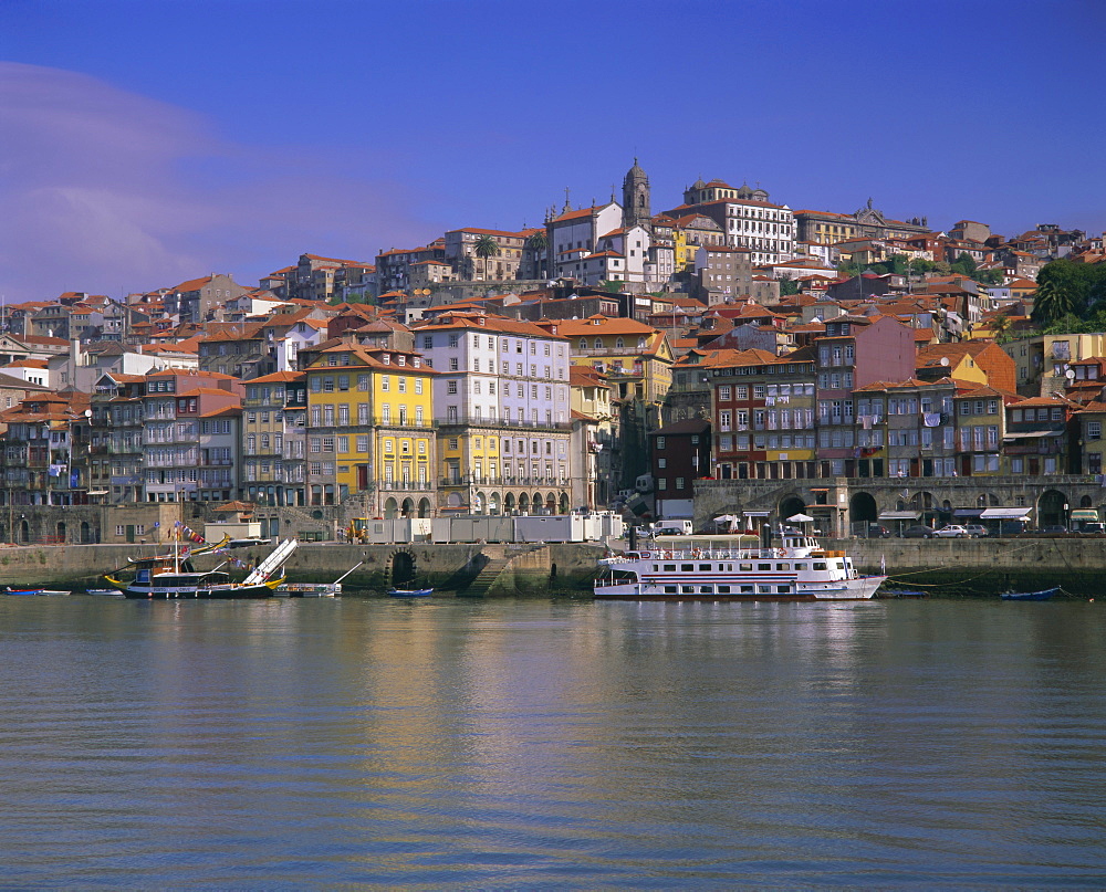 River Douro and city, Porto (Oporto), Portugal, Europe