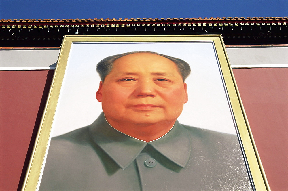 Portrait of Chairman Mao, Gate of Heavenly Peace (Tiananmen), Tiananmen Square, Beijing, China, Asia