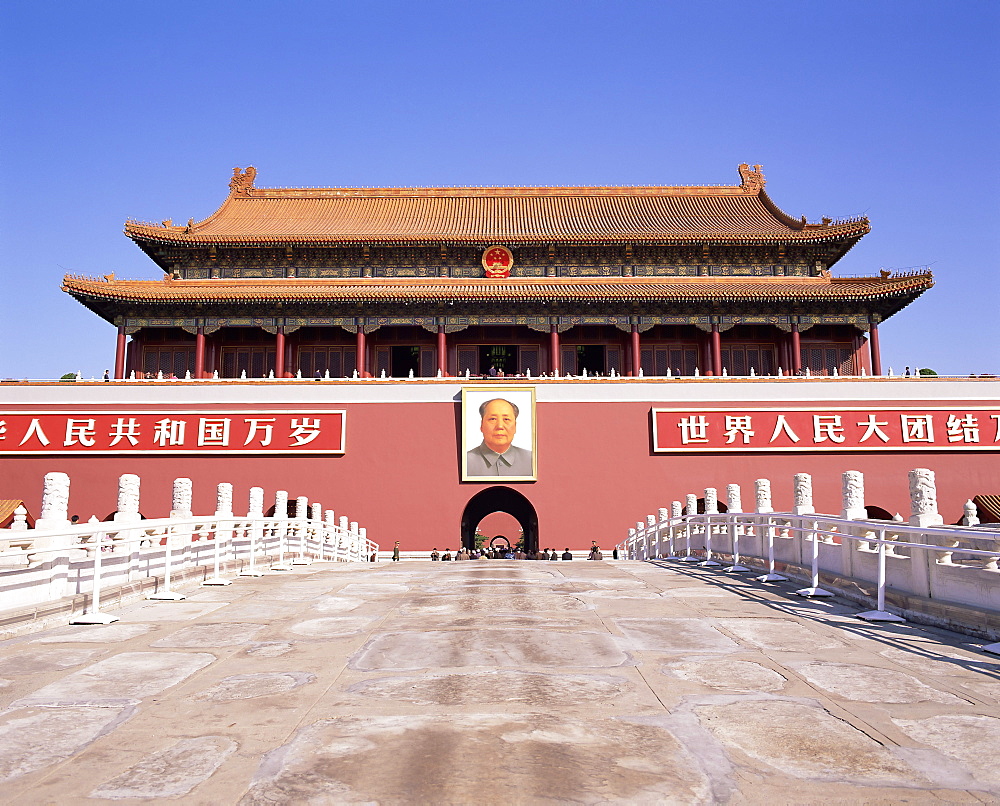 Portrait of Chairman Mao, Gate of Heavenly Peace (Tiananmen), Tiananmen Square, Beijing, China, Asia