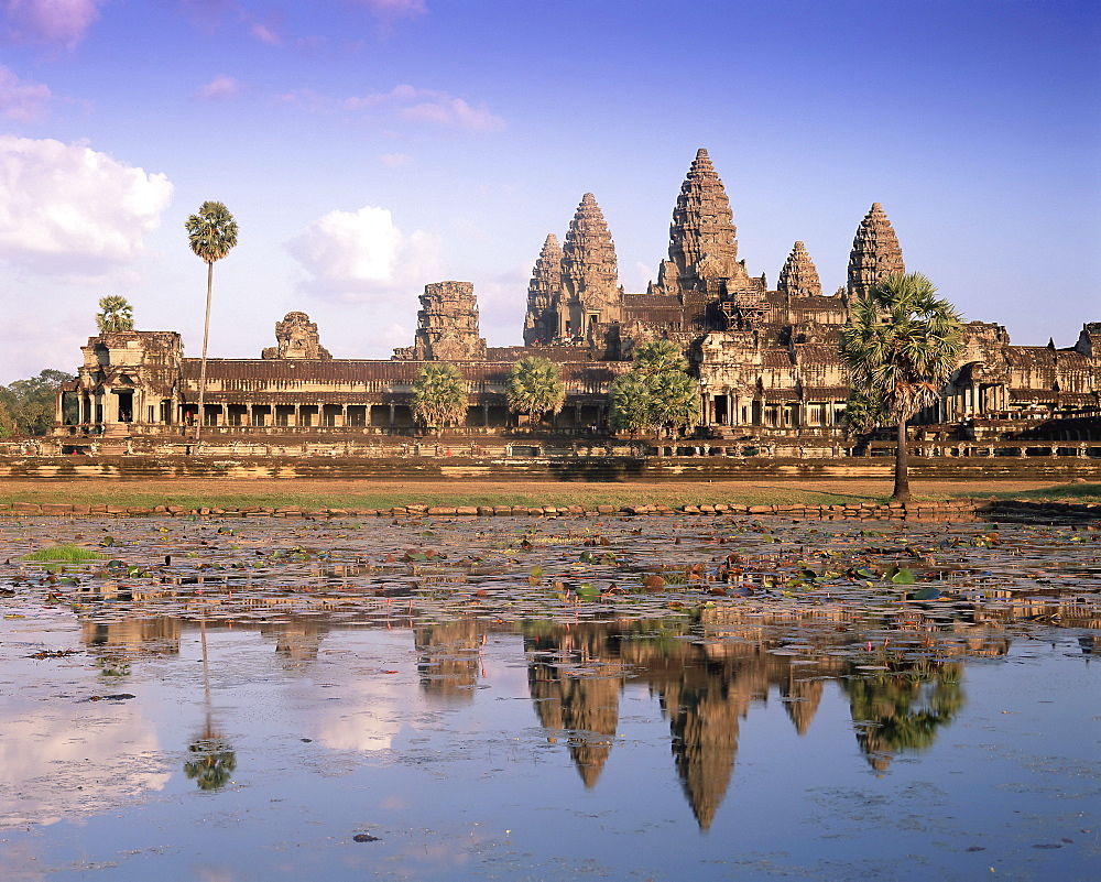 Angkor Wat reflected in the lake, UNESCO World Heritage Site, Angkor, Siem Reap Province, Cambodia, Indochina, Southeast Asia, Asia