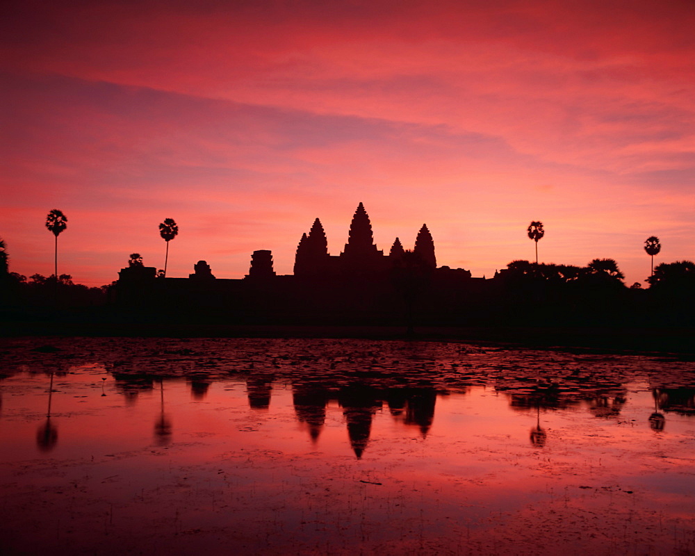 Sunrise at Angkor Wat, UNESCO World Heritage Site, temples of Angkor Wat, Angkor, Siem Reap Province, Cambodia, Indochina, Southeast Asia, Asia