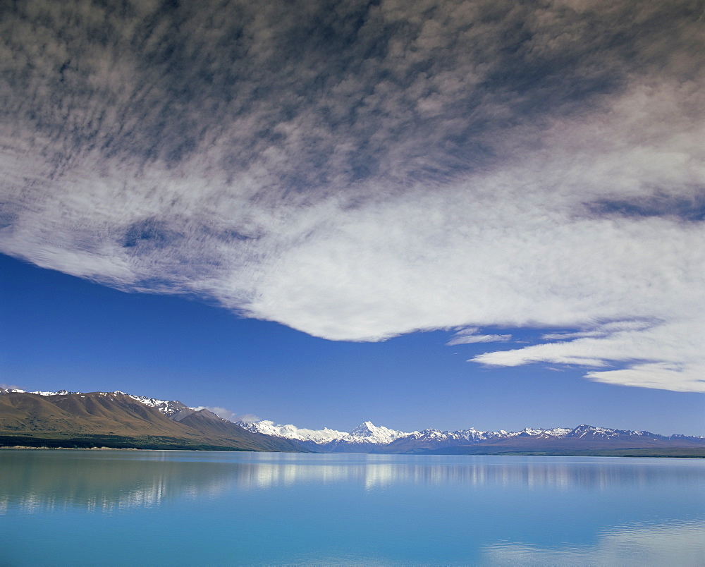 Aoraki (Mount Cook), viewed across Lake Pukaki, Mackenzie Country, South Canterbury, South Island, New Zealand, Pacific