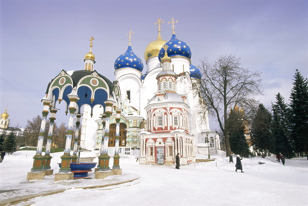 Trinity Monastery of the Christian St. Sergius Cathedral of the Assumption in winter snow, UNESCO World Heritage site, Sergiev Posad, Moscow area, Russia, Europe