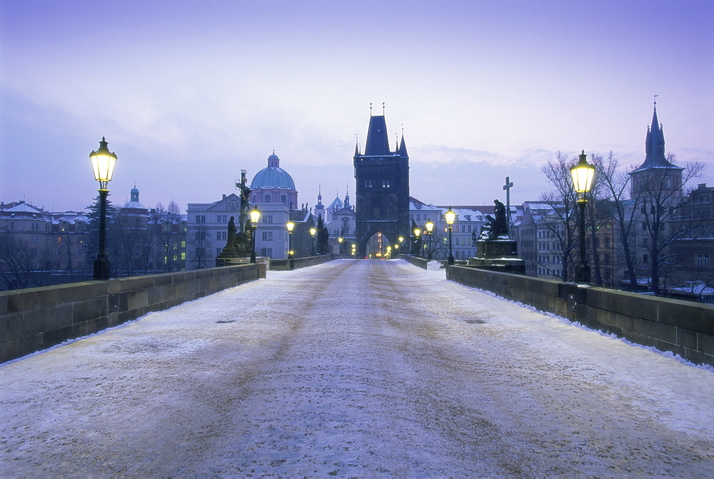 Charles Bridge in winter snow, Prague, UNESCO World Heritage Site, Czech Republic, Europe