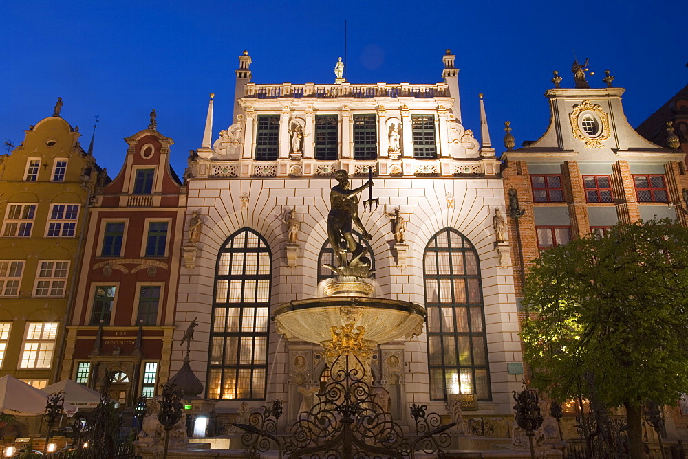 The Neptune Fountain, symbol of Gdansk, in front of Dom Uphagena, (Uphagen House), Dlugi Targ (Long Market), Gdansk, Pomerania, Poland, Europe