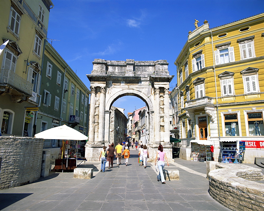 The Triumphal Arch of Segius dating from 27BC, Pula, Istria, Croatia, Europe