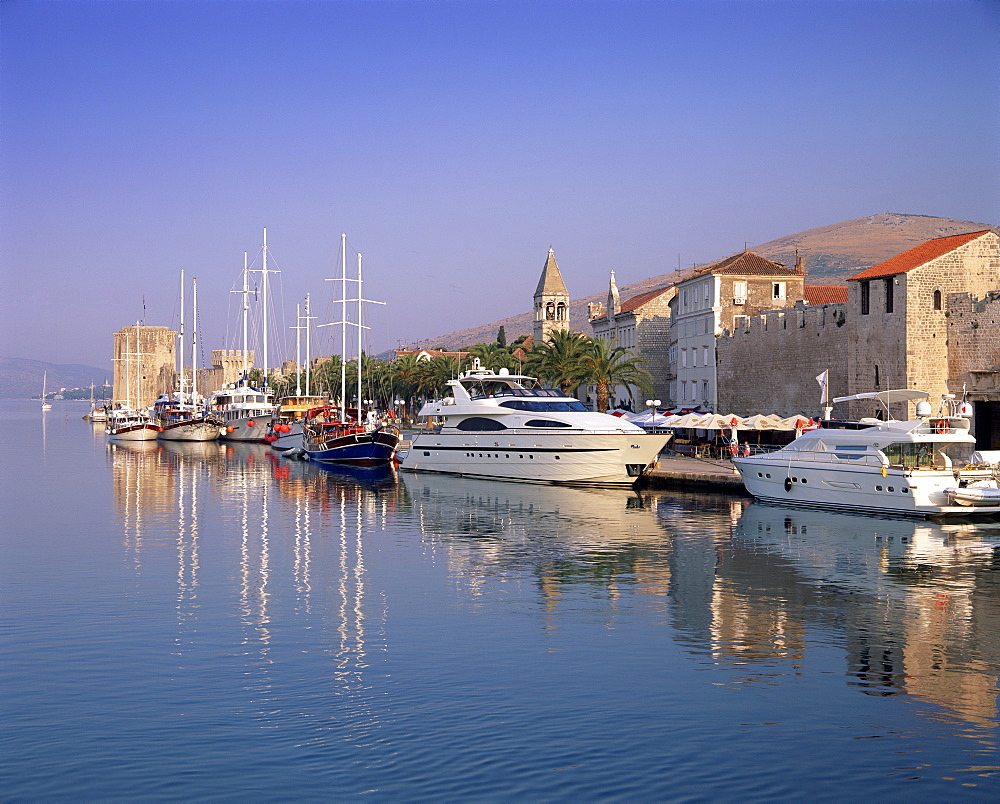 City walls and Kamerlengo Fortress, Trogir, UNESCO World Heritage Site, Dalmatia, Croatia, Europe