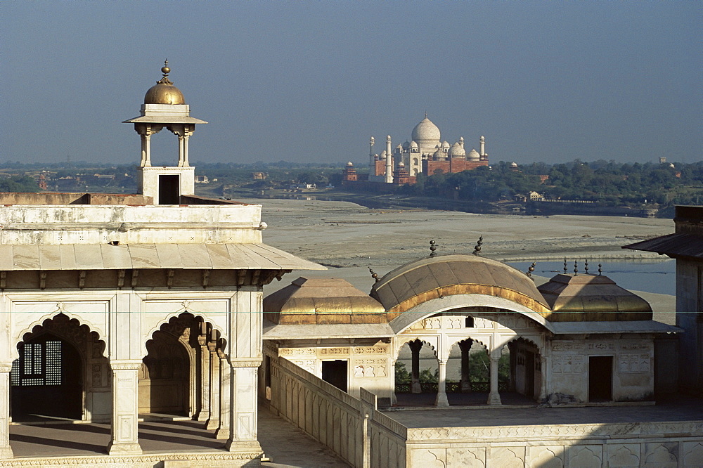 Taj Mahal, UNESCO World Heritage Site, across the Jumna (Yamuna) River from the Fort, Agra, Uttar Pradesh state, India, Asia