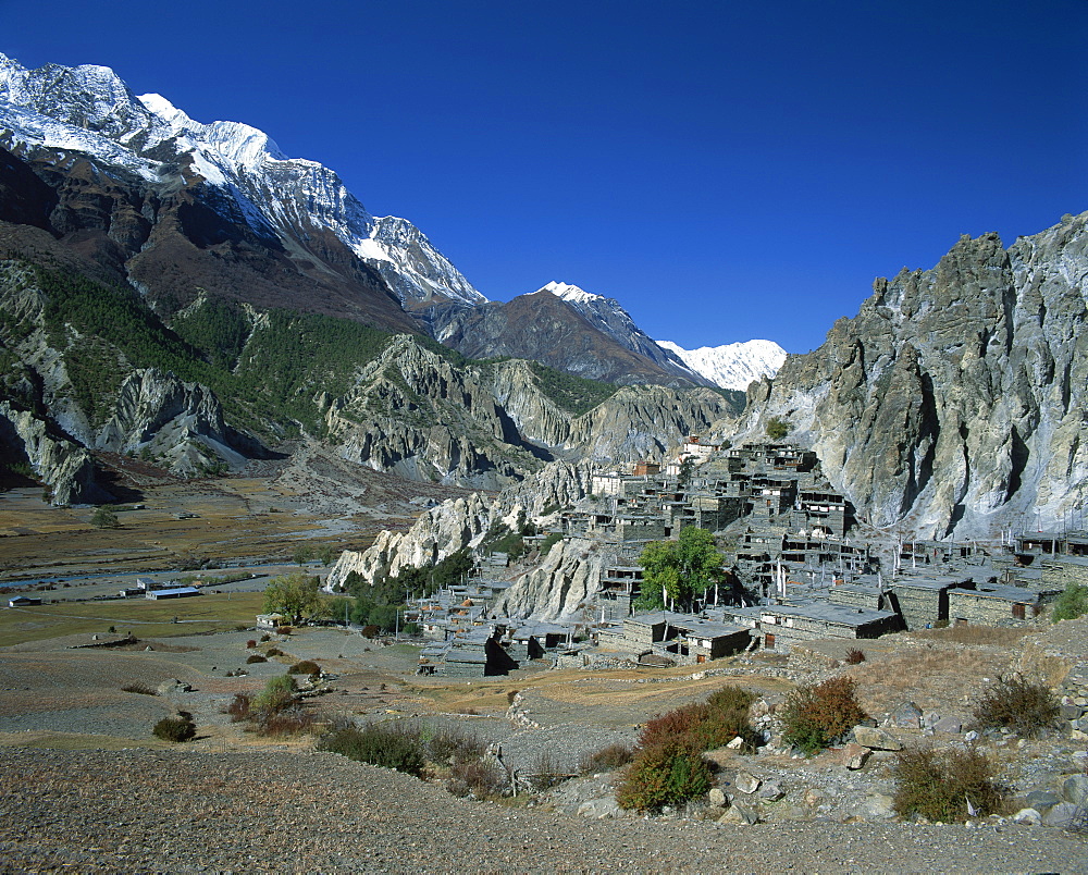 Houses in the village of Braga at 3351m in the Manang region of the Himalayas, Nepal, Asia