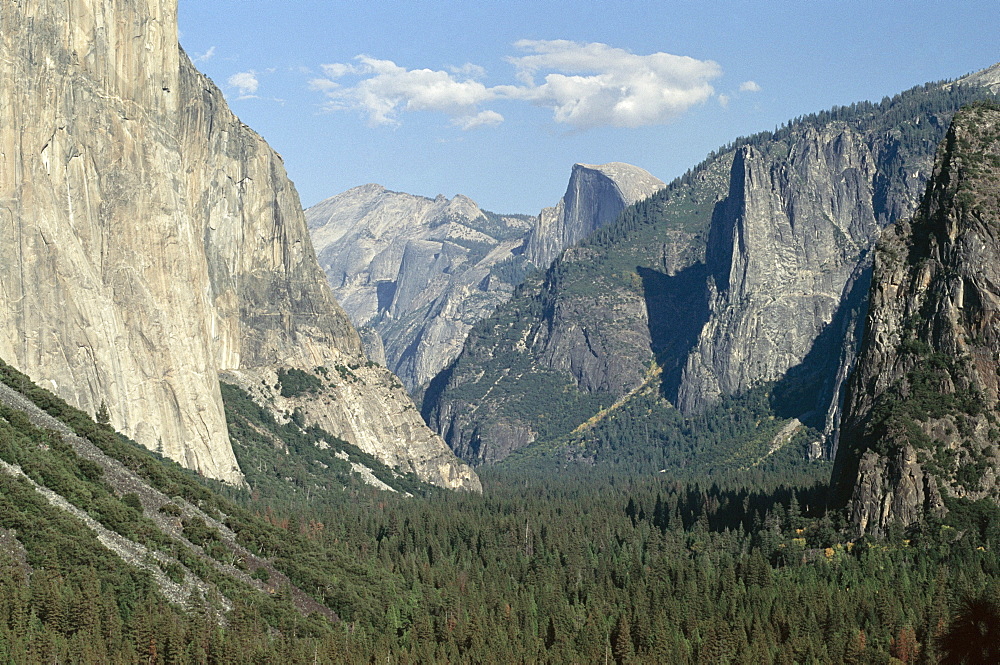 Mountains known as Half Dome and El Capitan, 2370 m, Yosemite National Park, UNESCO World Heritage Site, California, United States of America (U.S.A.), North America