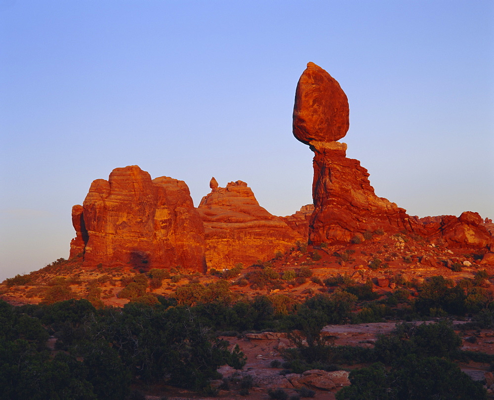 Balanced Rock, Arches National Park, Utah, USA