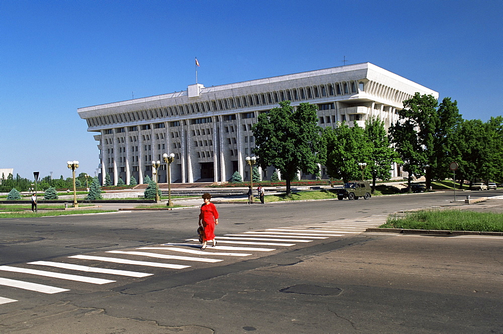 Parliament Building, Bishkek, Kirghizstan, Central Asia, Asia