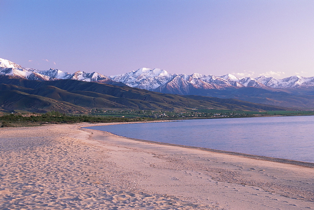 Lake Issyk-kul, Kirghizstan, Central Asia, Asia