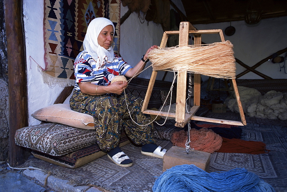 Woman gathering dyed wool in carpet workshop, Kusadasi, Anatolia, Turkey, Asia Minor, Eurasia