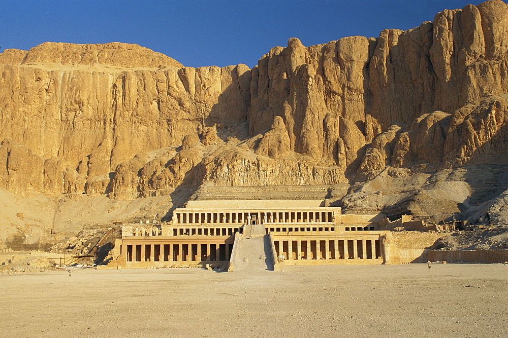 The Temple of Hatsepsut, Valley of the Queens, Thebes, Egypt, Africa *** Local Caption ***