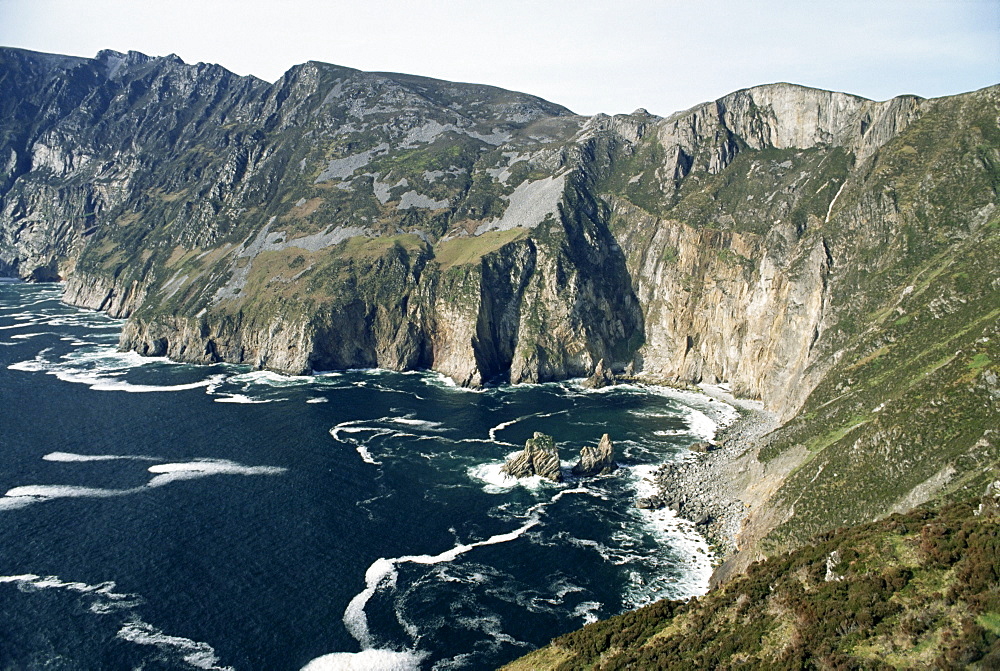 Slieve League sea cliffs, rising to 300m, County Donegal, Ulster, Eire (Republic of Ireland), Europe