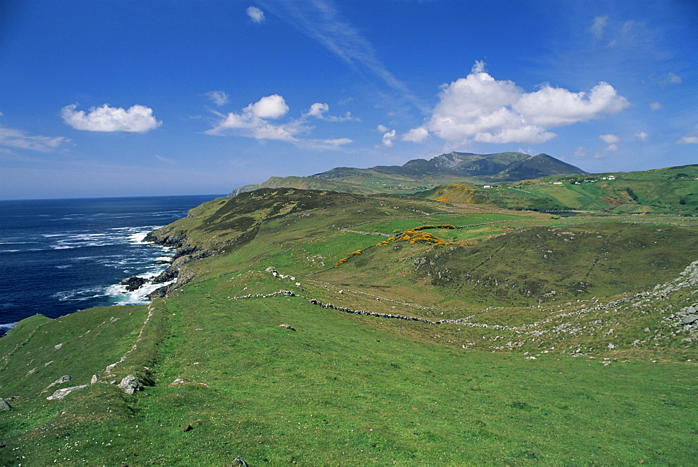 Coastline and hills near the Slieve League cliffs, County Donegal, Ulster, Eire (Republic of Ireland), Europe