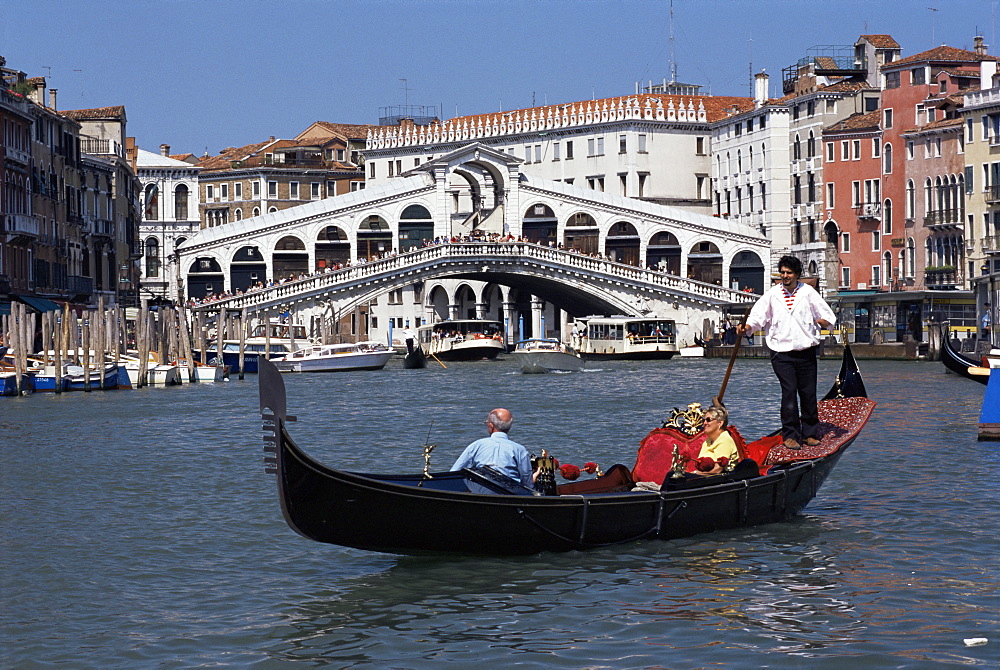 Gondola on the Grand Canal near the Rialto Bridge, Venice, Veneto, Italy, Europe