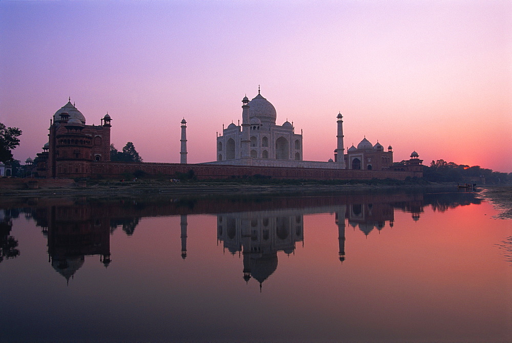 Taj Mahal at sunset, UNESCO World Heritage Site, Agra, Uttar Pradesh state, India, Asia