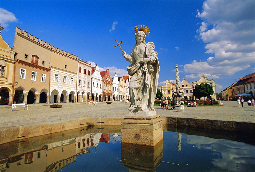 Marian Column, Telc, South Moravia, Czech Republic, Europe