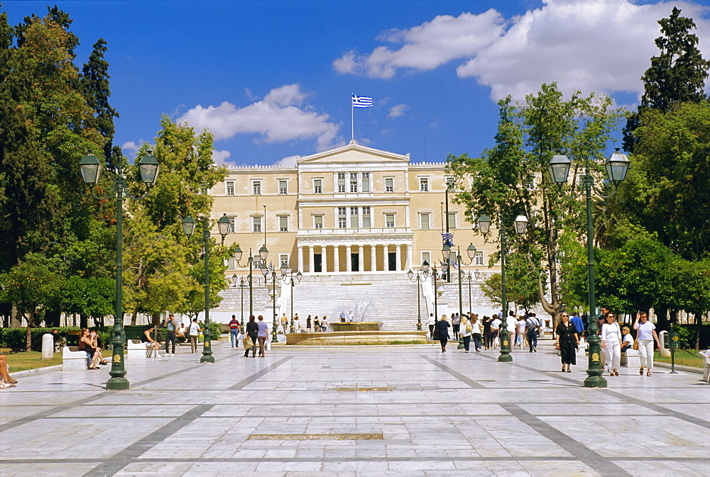 Syntagma Square looking towards the Parliament building, Athens, Greece, Europe