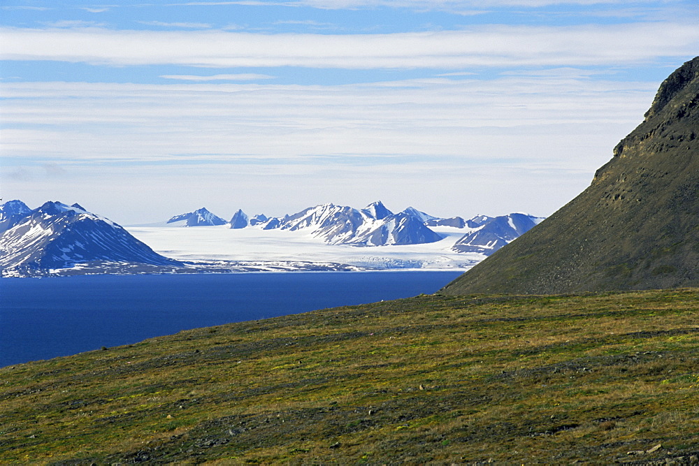 Gronfjorden near Barentsburg, Spitsbergen, Svalbard, Arctic, Norway, Scandinavia, Europe