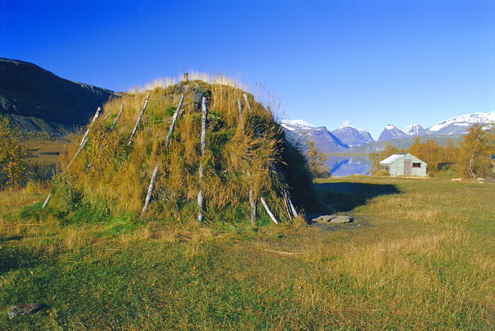 Sami kata (tent) and Mt. Kebnekaise, Laponia World Heritage Site, Lappland, Sweden, Scandinavia, Europe